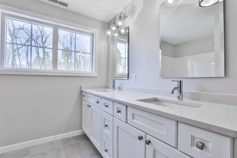 181 Knollwood Way Manchester NH 03102