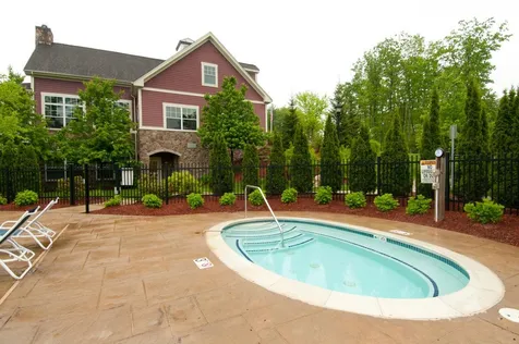 181 Knollwood Way Manchester NH 03102
