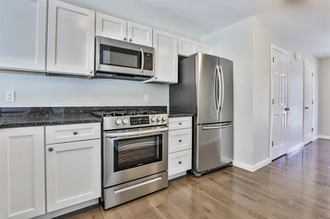 181 Knollwood Way Manchester NH 03102