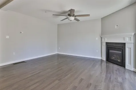 181 Knollwood Way Manchester NH 03102