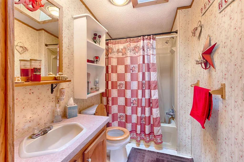 39 Wes Locke Road Barnstead NH 03225