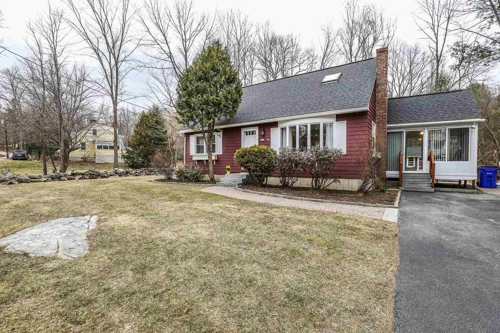 84 High Street Goffstown NH 03045