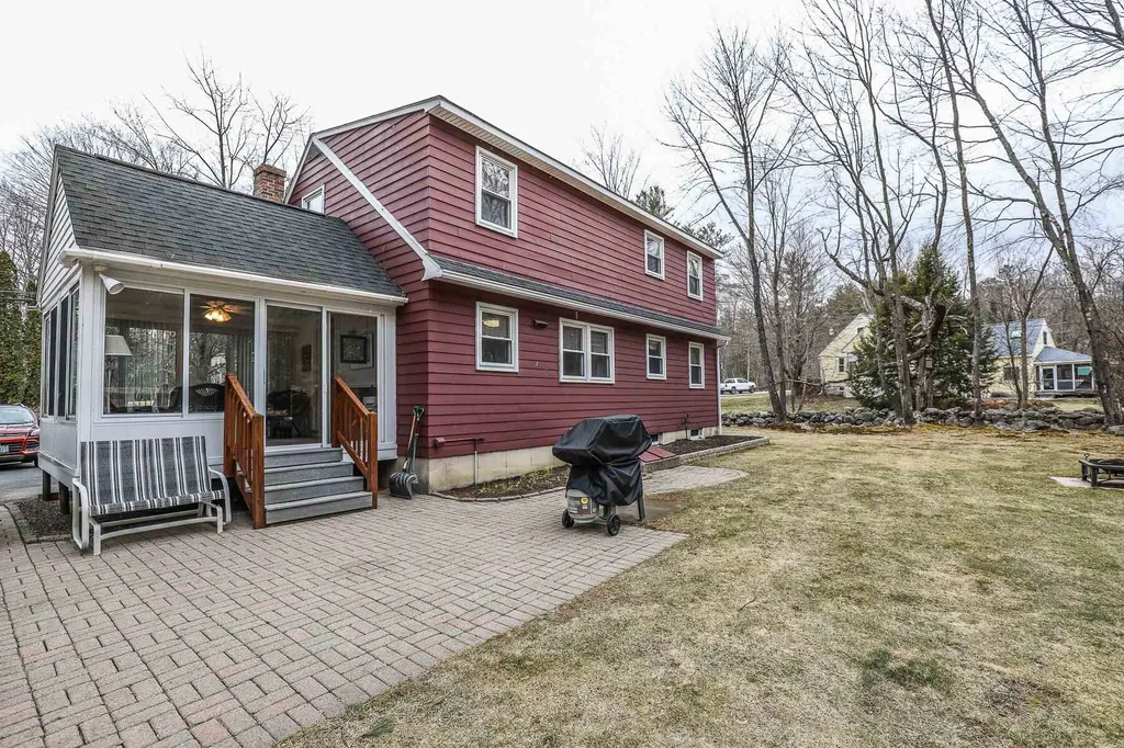 84 High Street Goffstown NH 03045