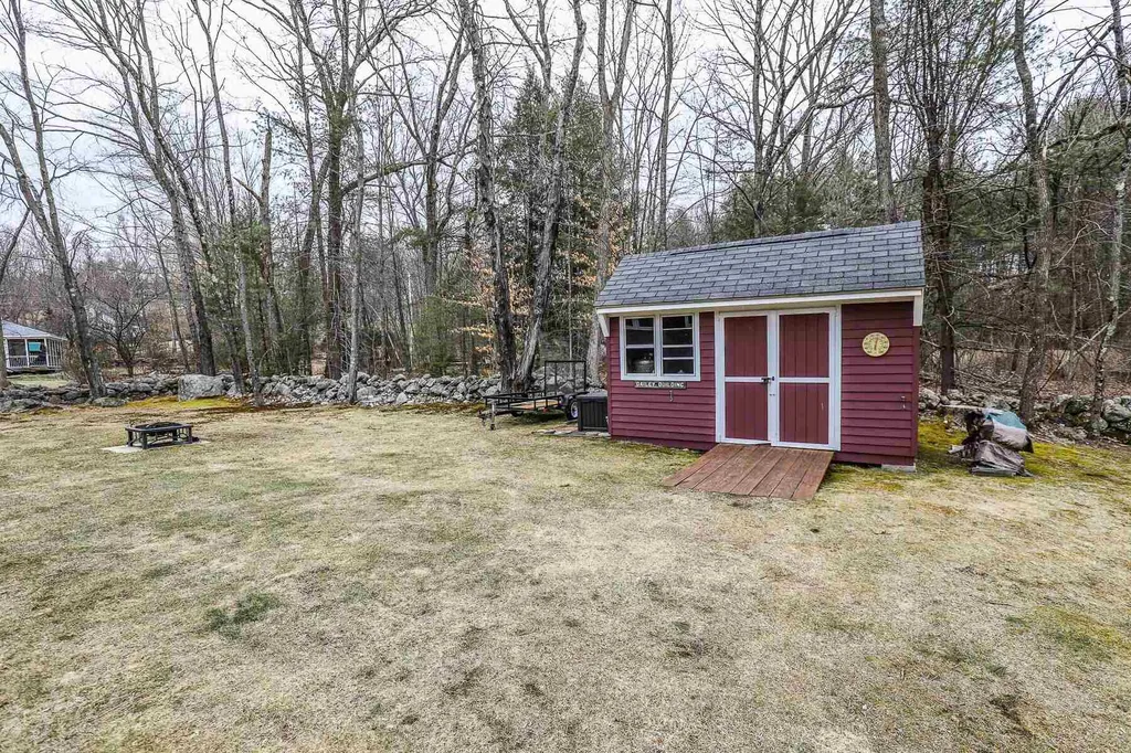 84 High Street Goffstown NH 03045