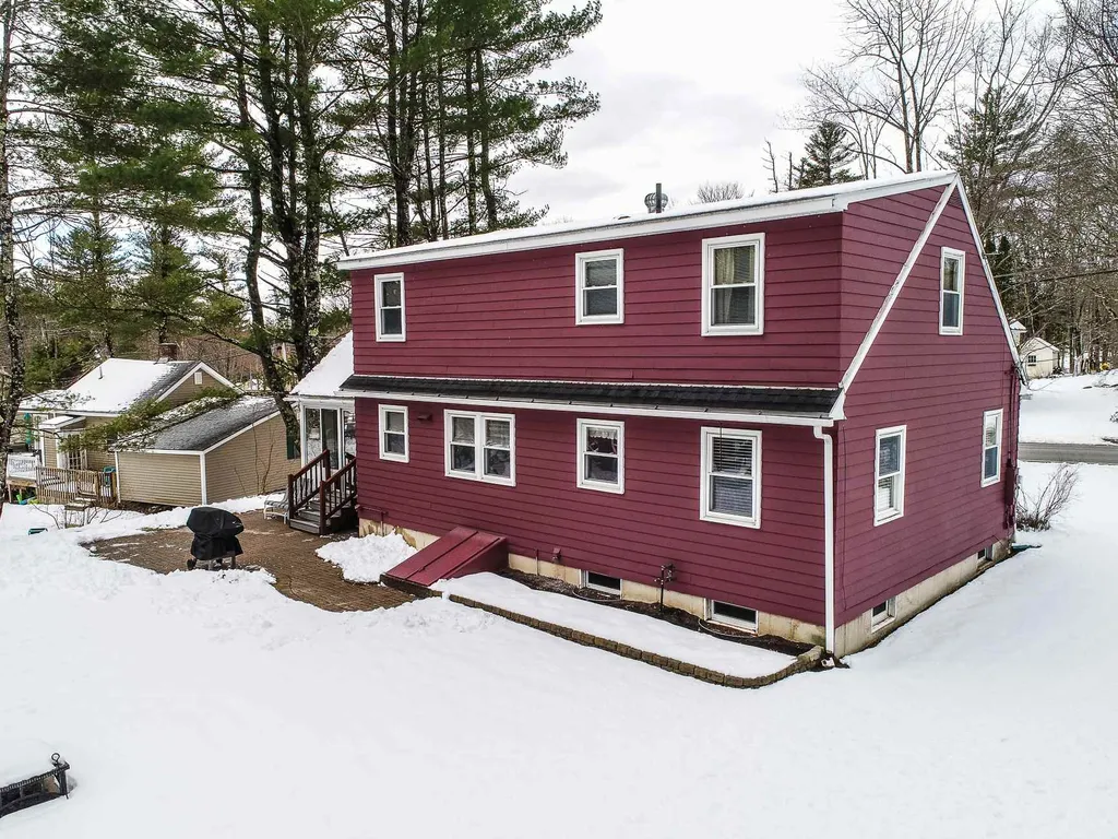 84 High Street Goffstown NH 03045