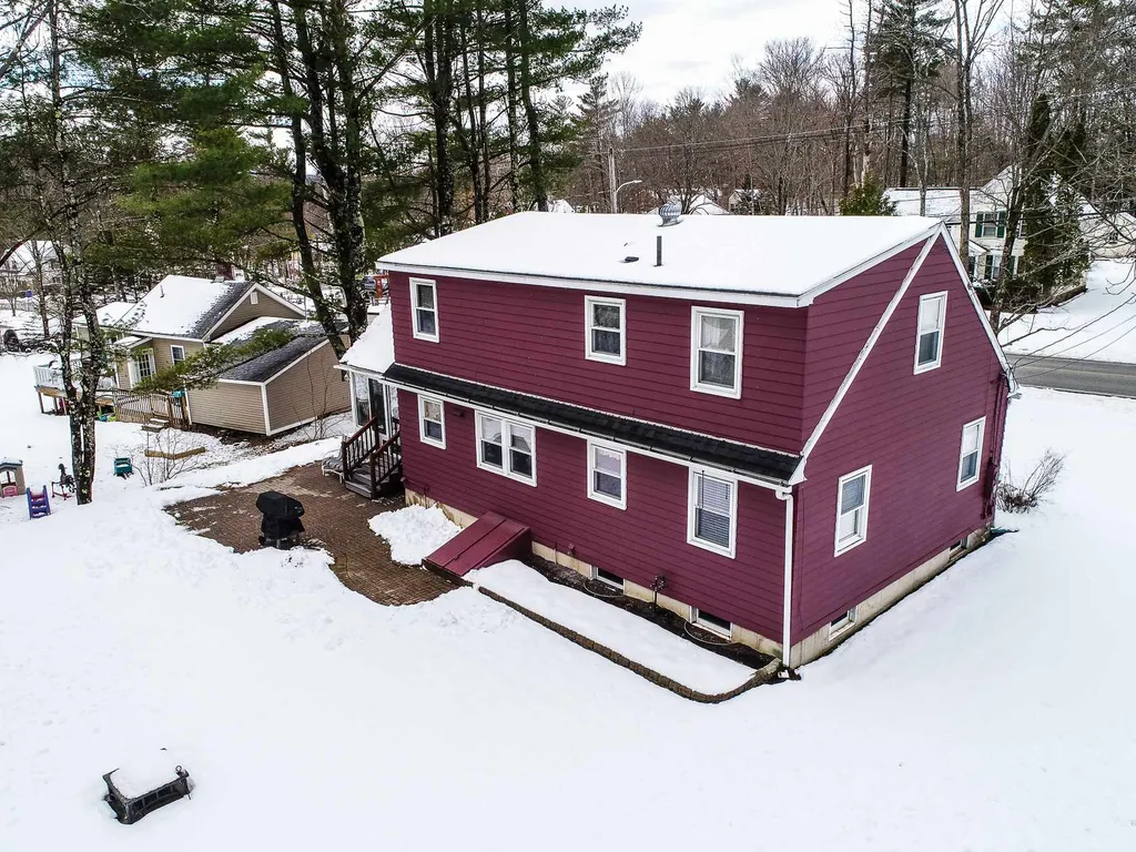 84 High Street Goffstown NH 03045