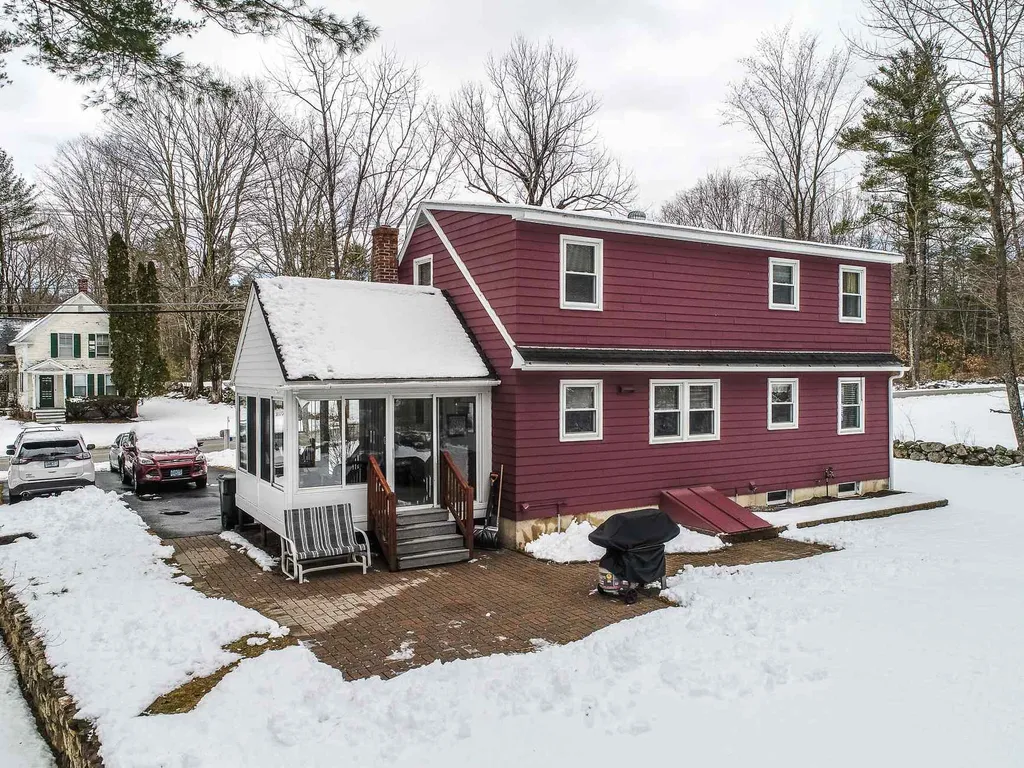 84 High Street Goffstown NH 03045