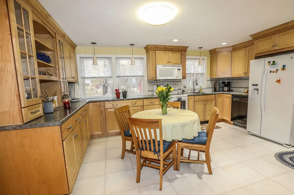 84 High Street Goffstown NH 03045