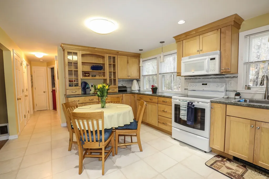 84 High Street Goffstown NH 03045