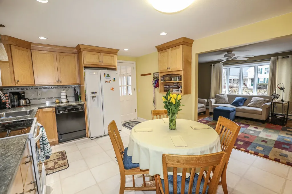 84 High Street Goffstown NH 03045