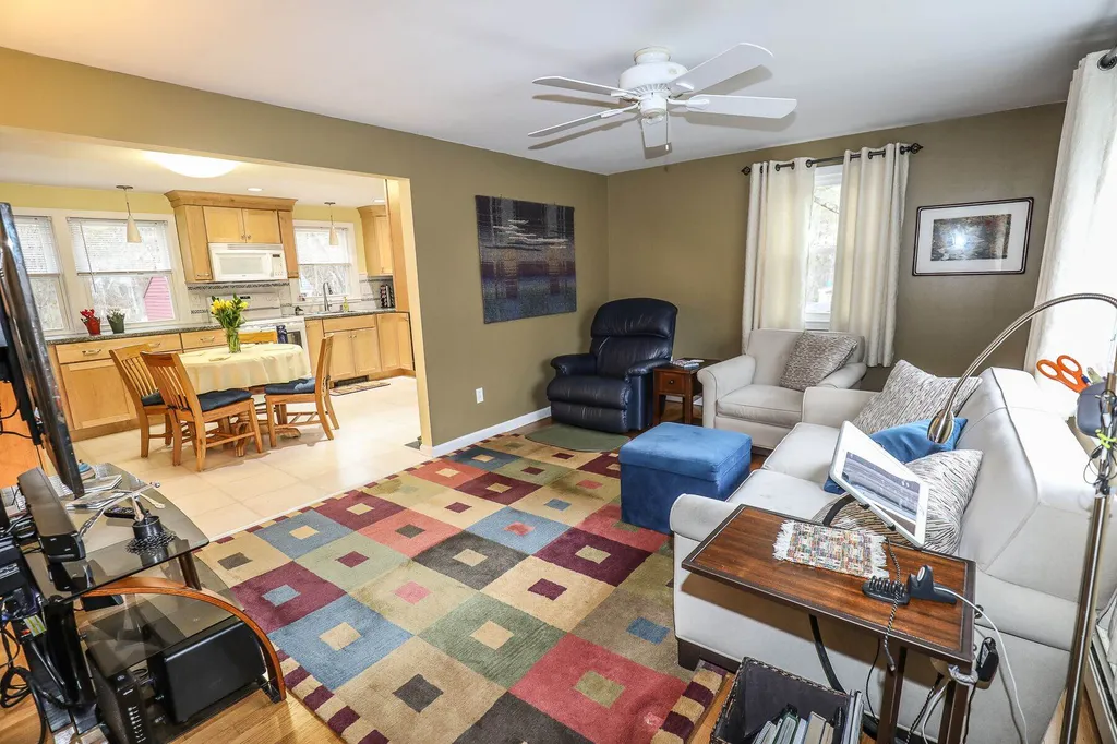 84 High Street Goffstown NH 03045