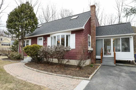 84 High Street Goffstown NH 03045
