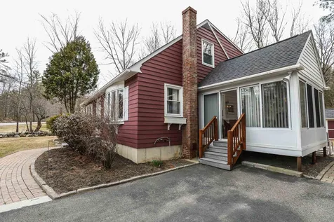 84 High Street Goffstown NH 03045