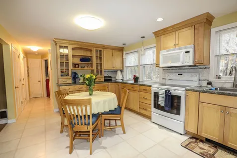 84 High Street Goffstown NH 03045