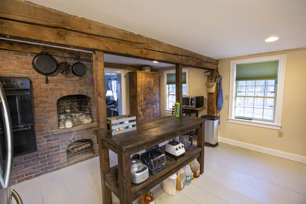 66 Haverhill Road Chester NH 03036