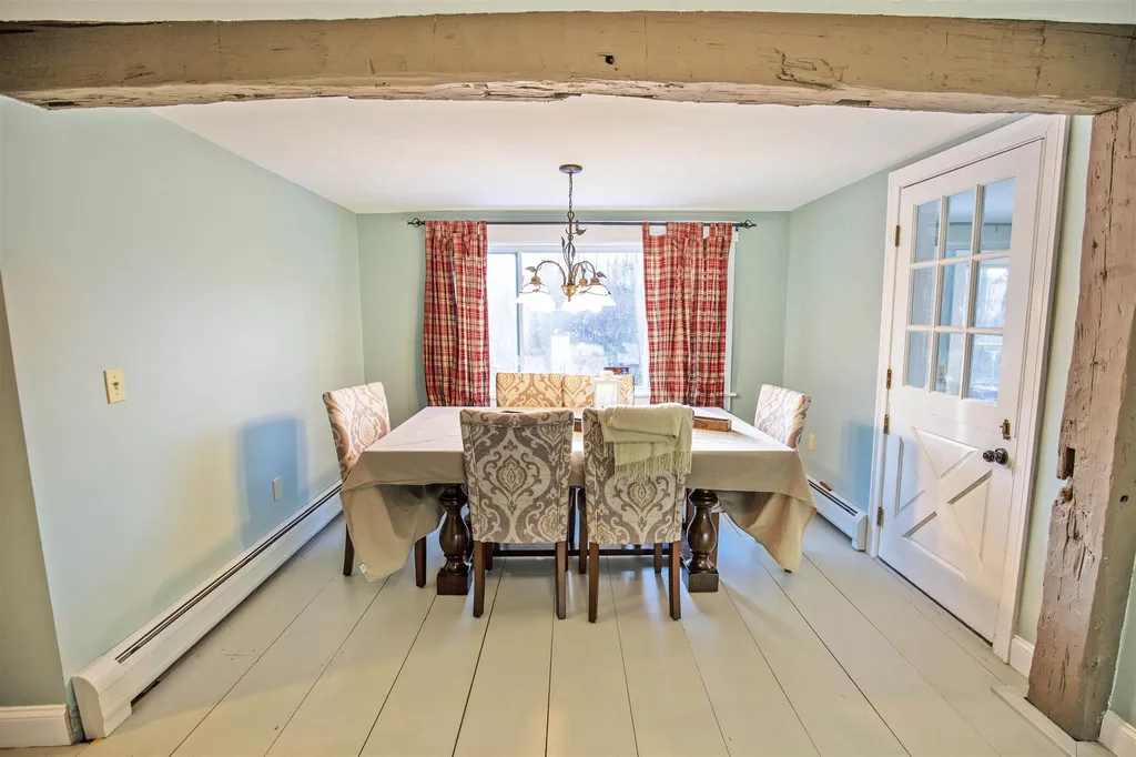66 Haverhill Road Chester NH 03036