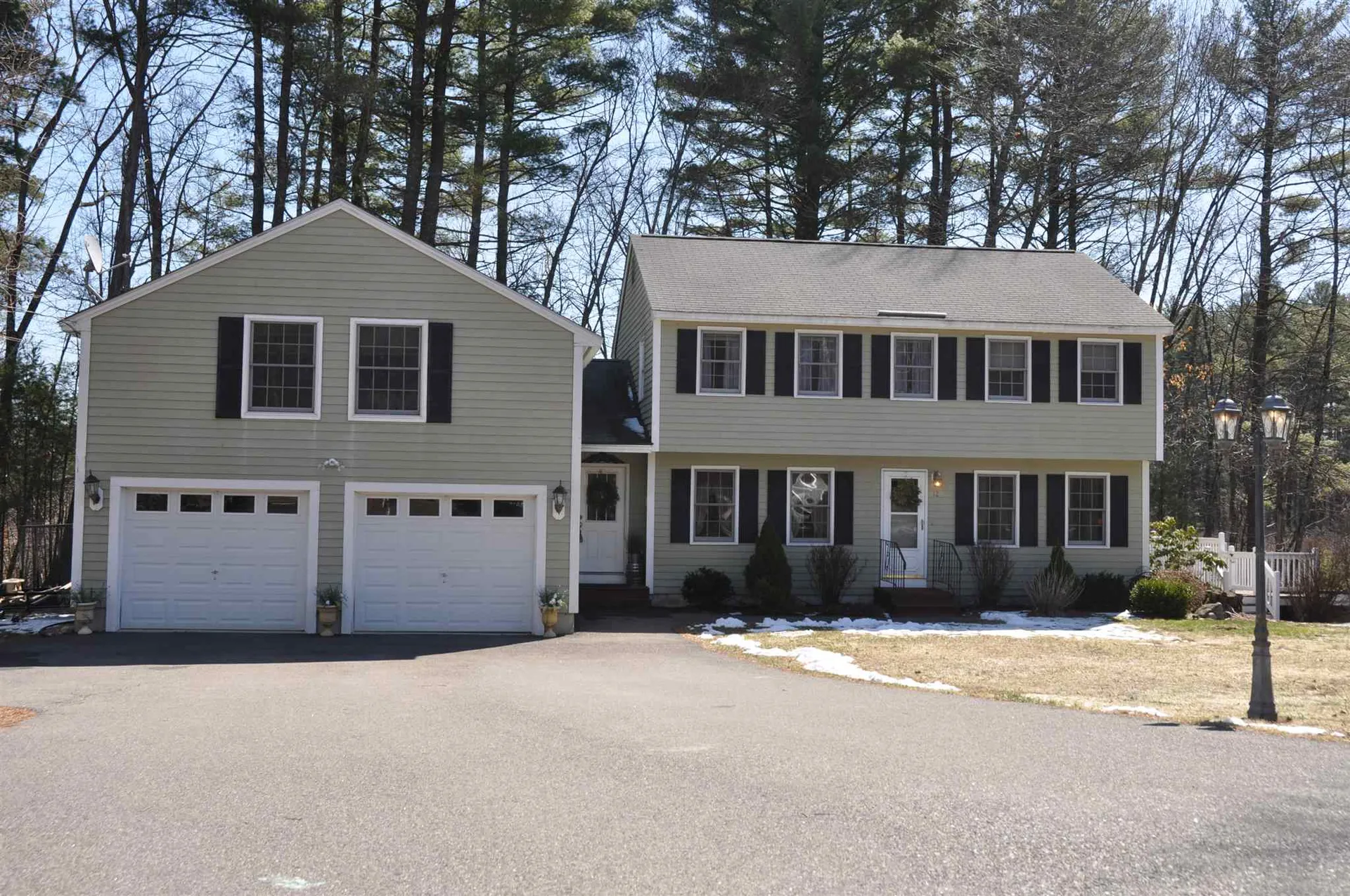 12 Evergreen Circle Litchfield NH 03052