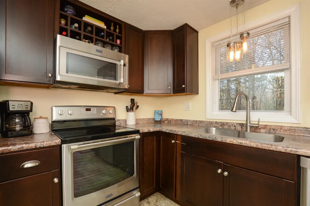 9 Mountain View Lane Rochester NH 03867