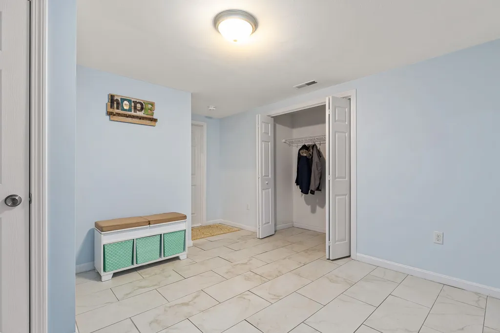 4 Sydney Lane Epping NH 03042
