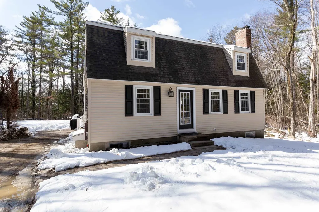 43 Checkerberry Lane Goffstown NH 03045