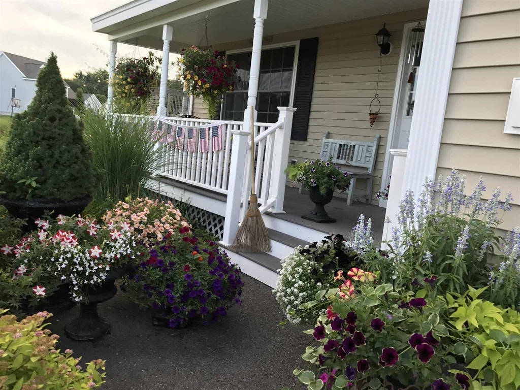 22 Amy Way Concord NH 03303