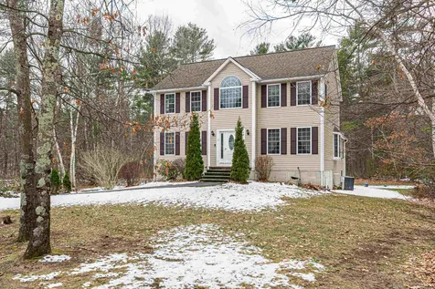 2 Velma Circle Pelham NH 03076