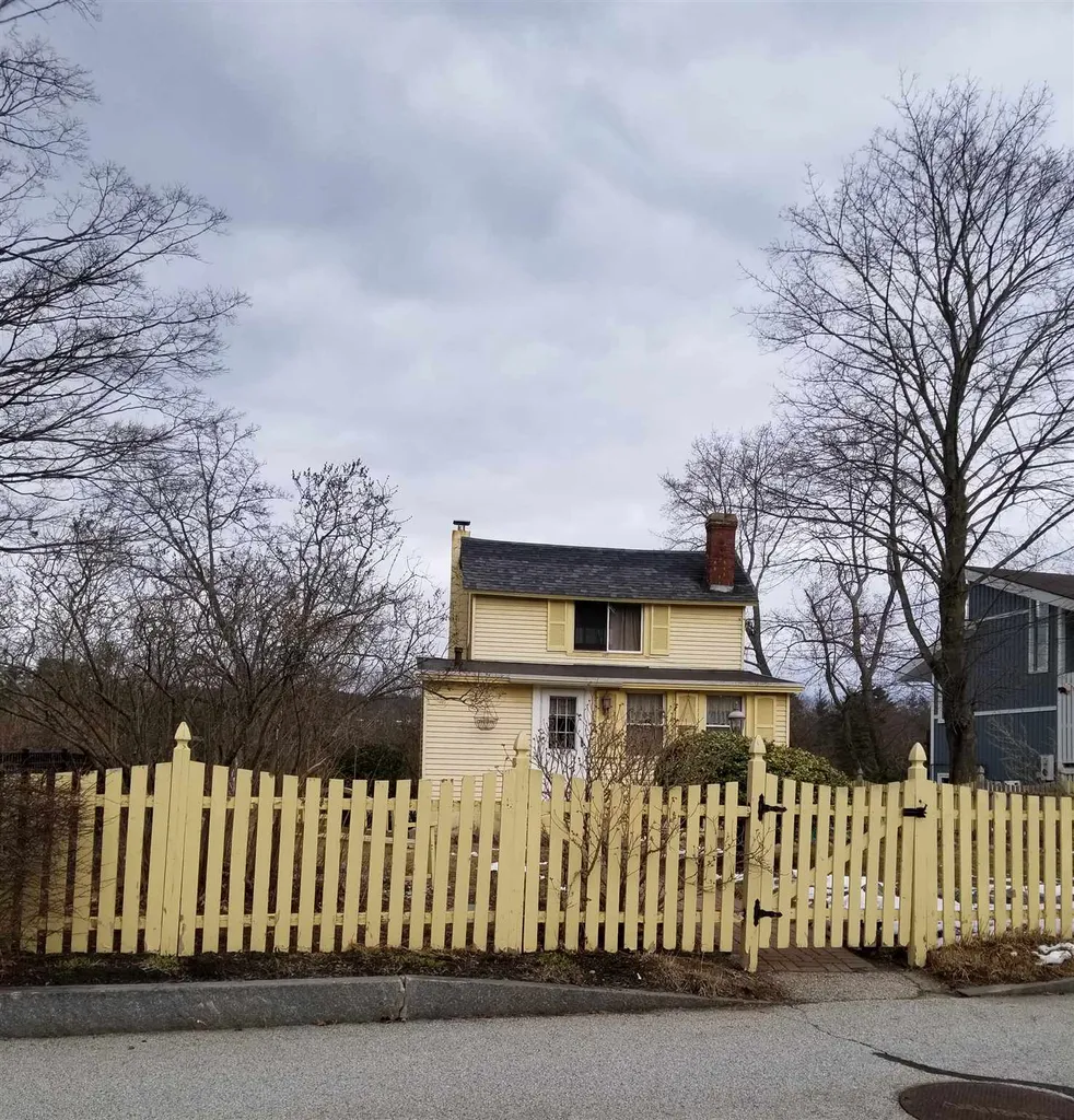 523 Stark Lane Manchester NH 03102