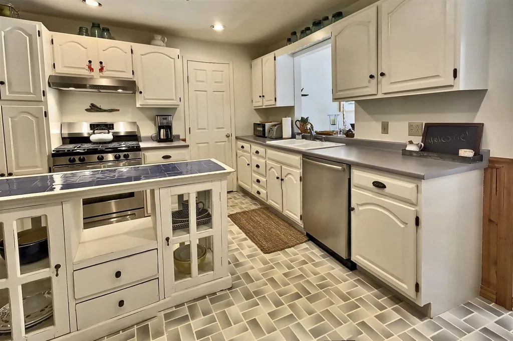 808 Jobs Creek Road Sunapee NH 03782