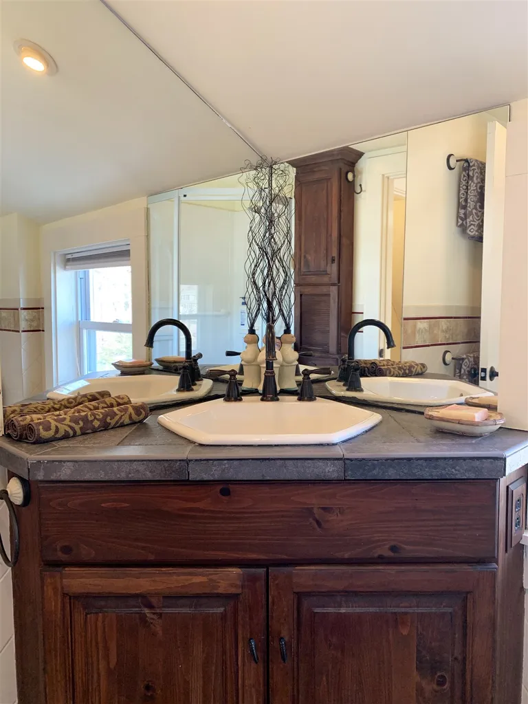 66 Wilders Grove Road Newton NH 03858