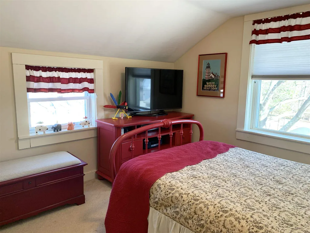 66 Wilders Grove Road Newton NH 03858