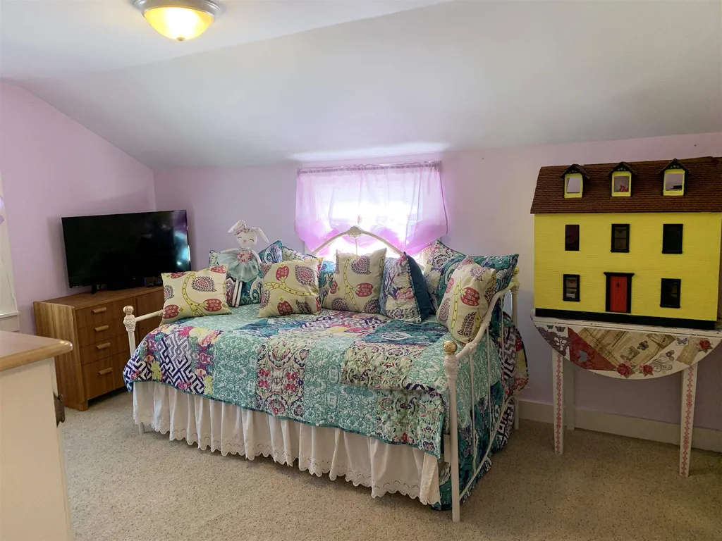 66 Wilders Grove Road Newton NH 03858