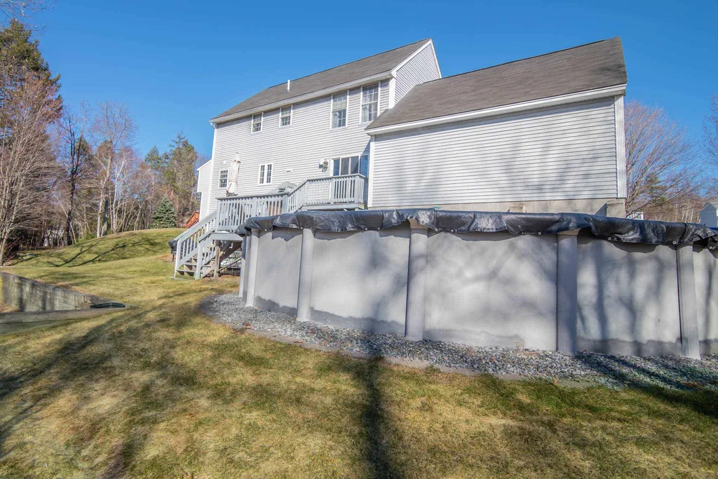 17 Meetinghouse Drive Londonderry NH 03053