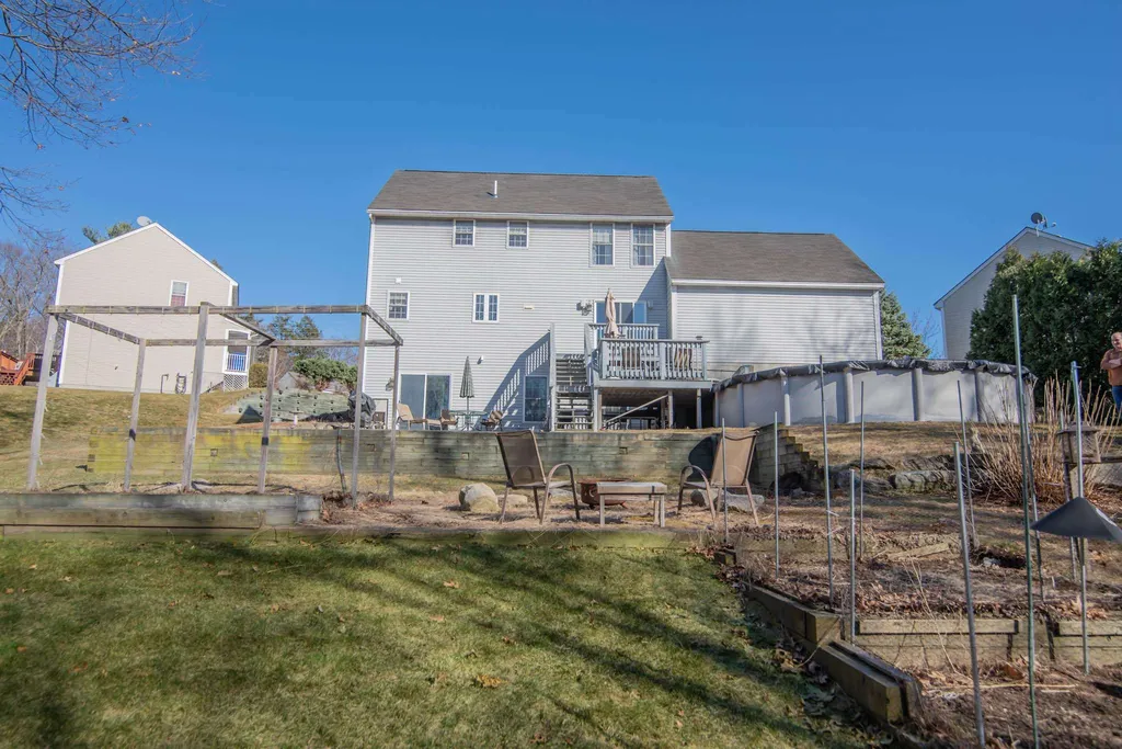 17 Meetinghouse Drive Londonderry NH 03053