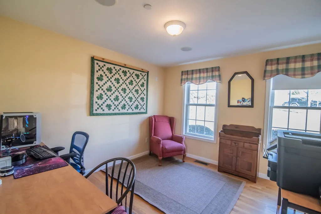 17 Meetinghouse Drive Londonderry NH 03053