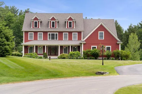 18 Rose Petal Lane Kensington NH 03833