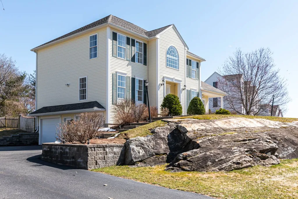 31 Hawk Drive Salem NH 03079