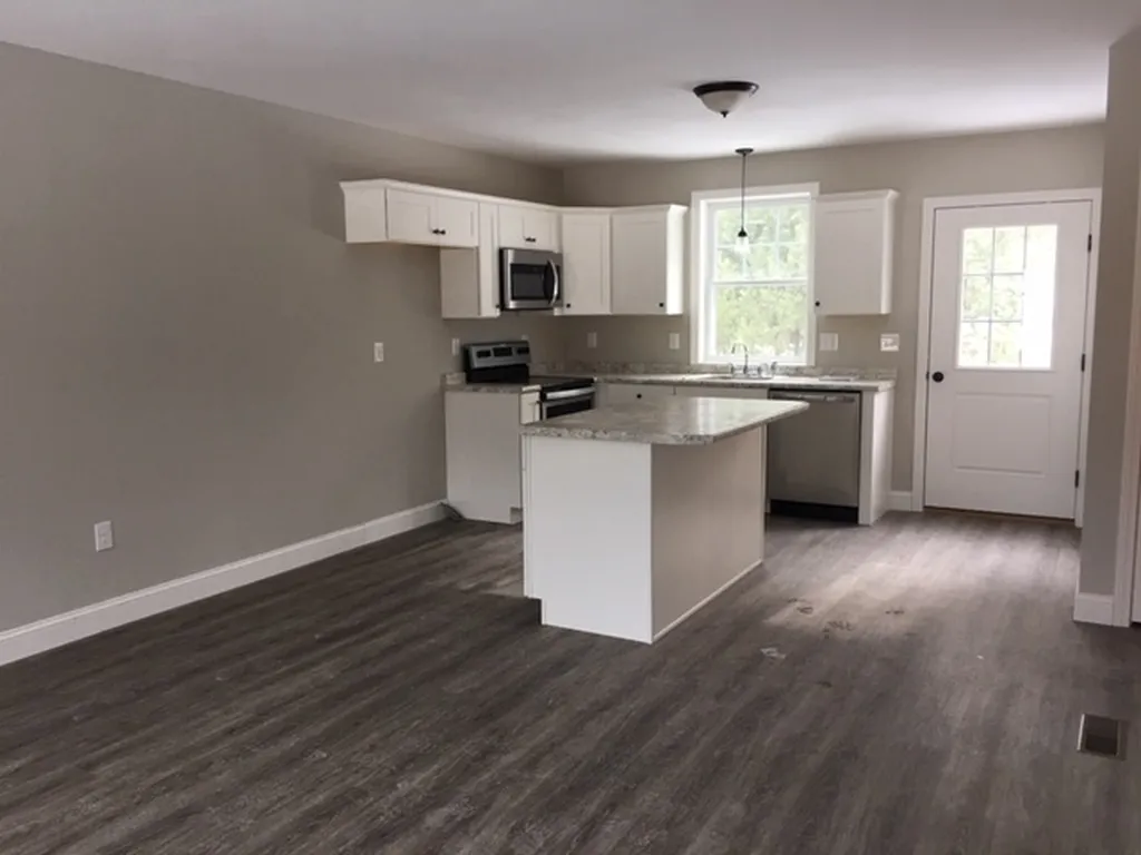 11 Mary Avenue Raymond NH 03077
