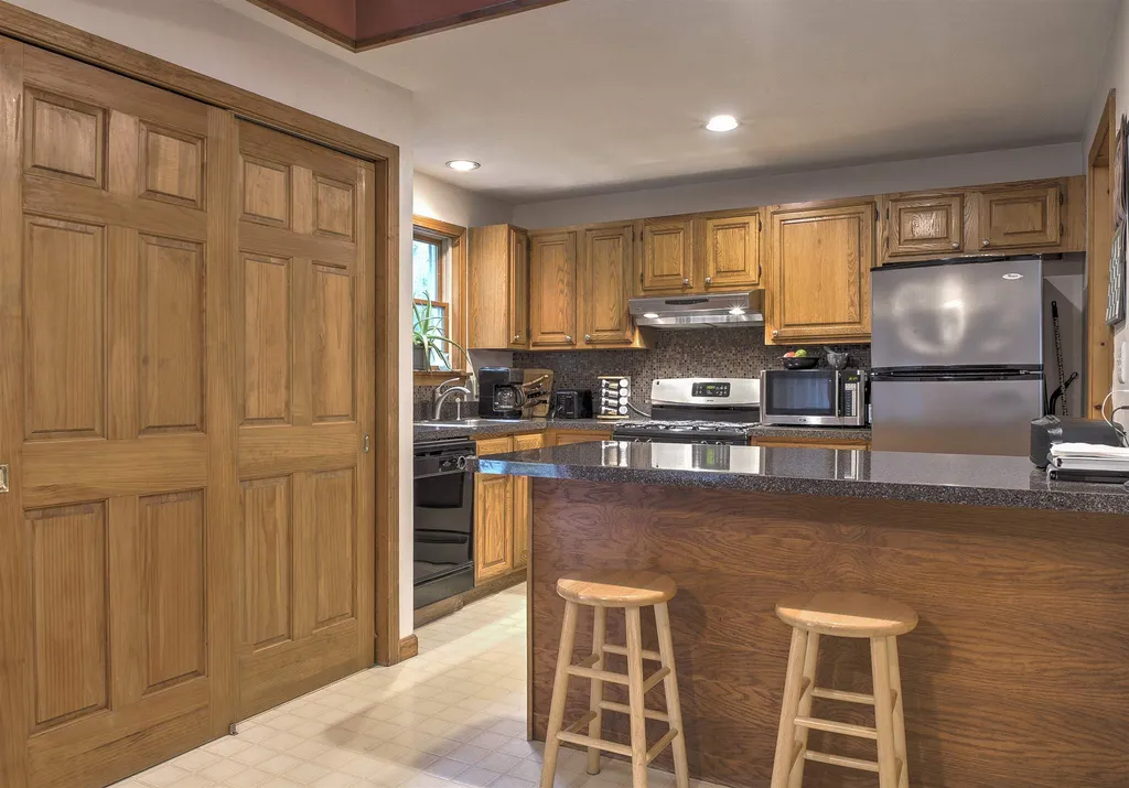 30 Highland Circle Swanzey NH 03446