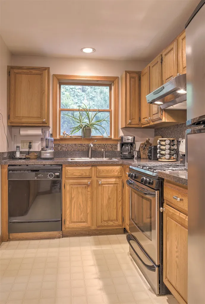 30 Highland Circle Swanzey NH 03446