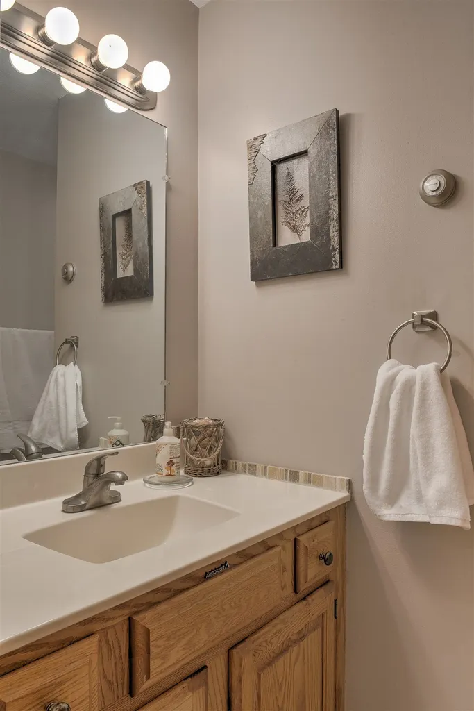 30 Highland Circle Swanzey NH 03446