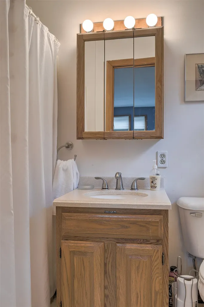 30 Highland Circle Swanzey NH 03446