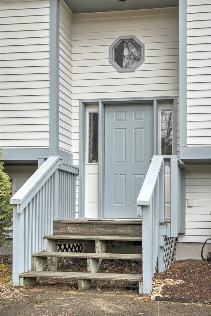 30 Highland Circle Swanzey NH 03446