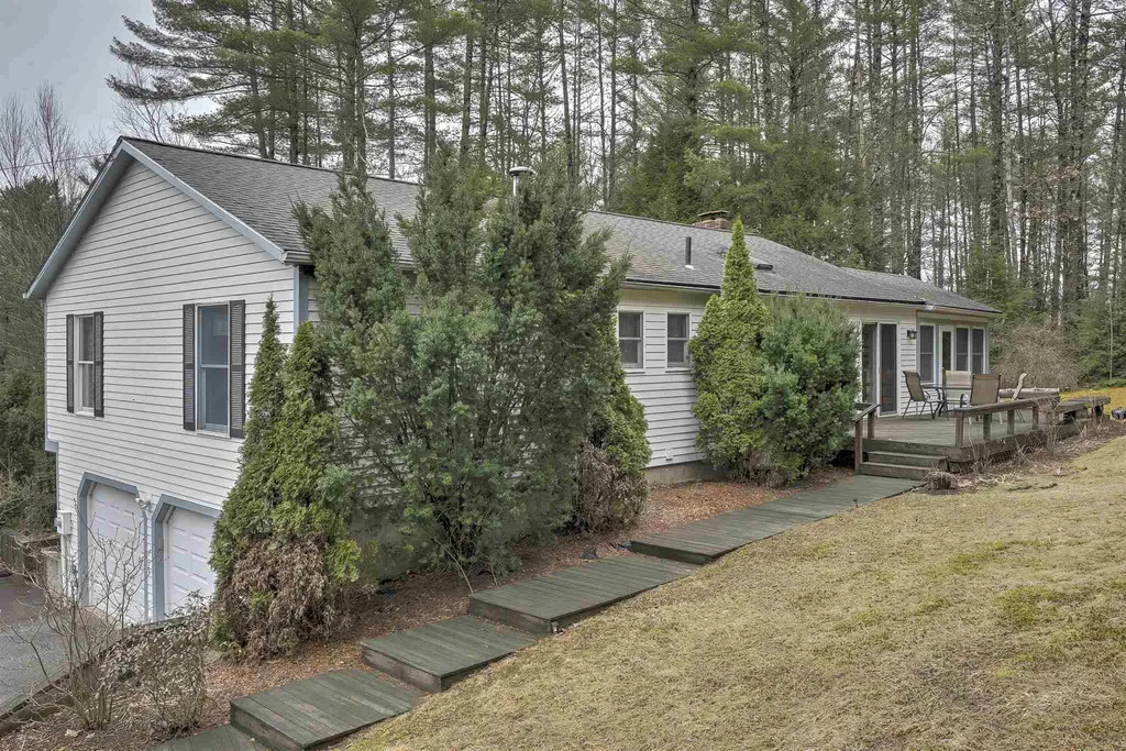 30 Highland Circle Swanzey NH 03446