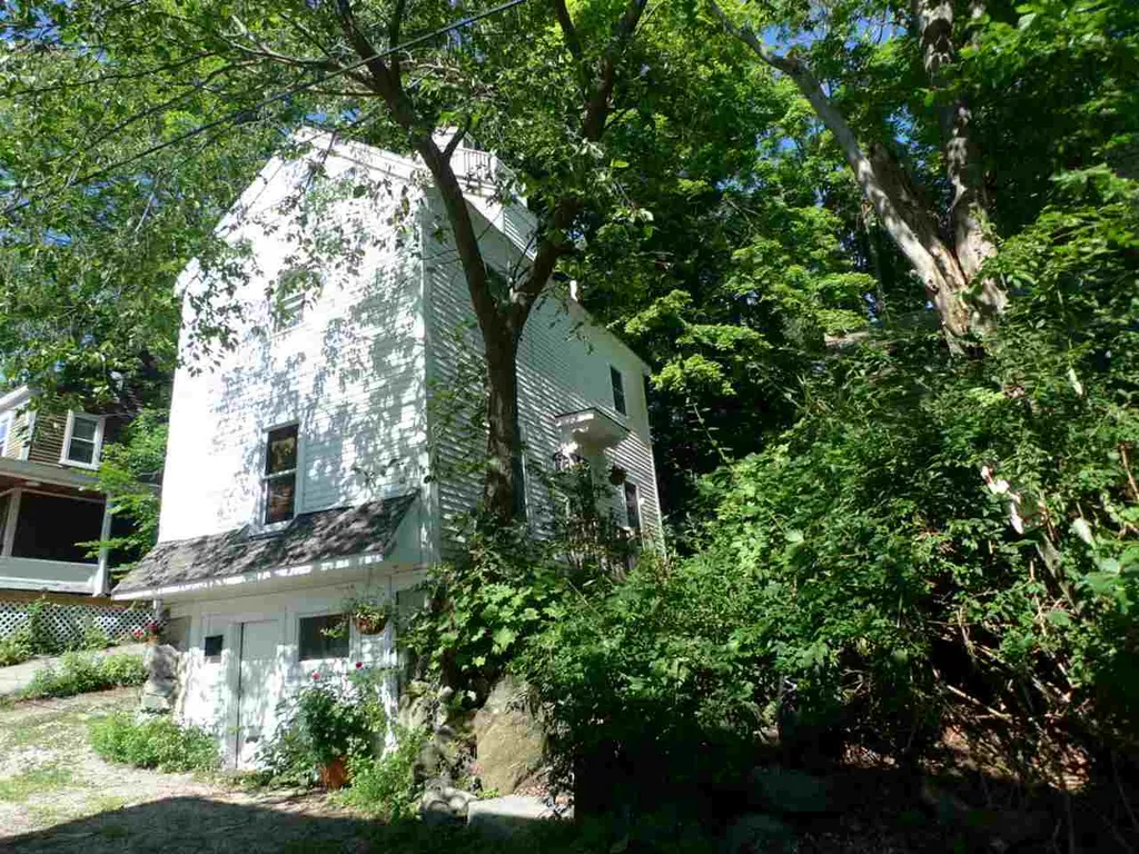 1 Rock Street Newmarket NH 03857