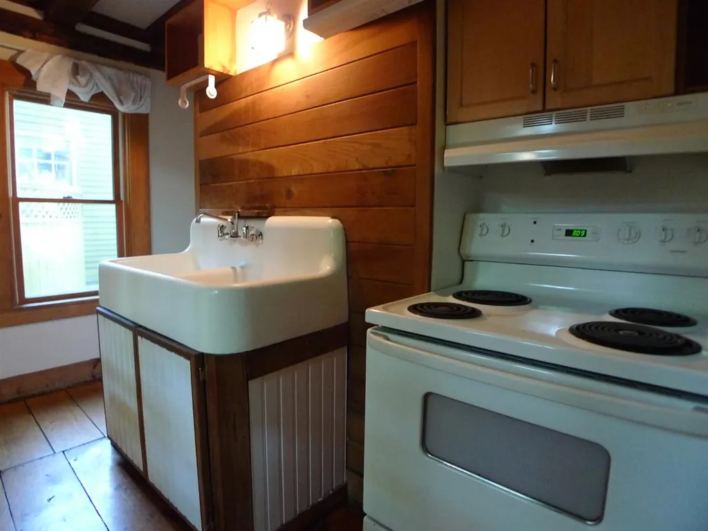 1 Rock Street Newmarket NH 03857