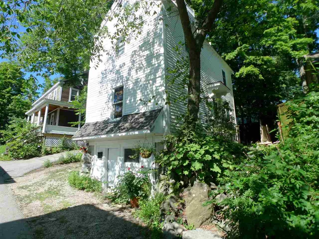 1 Rock Street Newmarket NH 03857