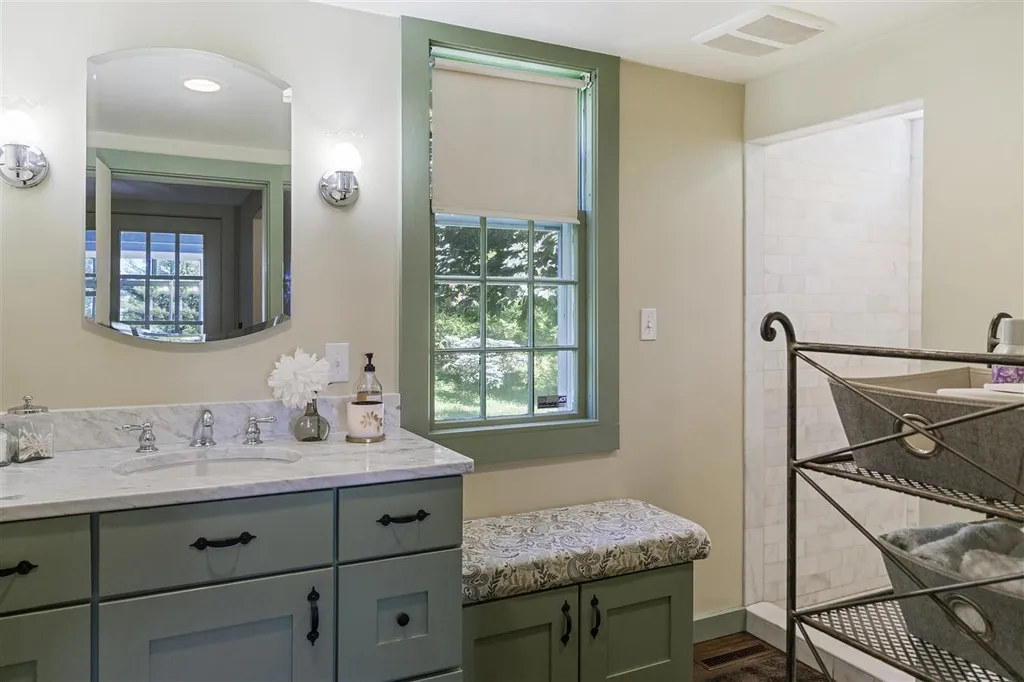 86 Temple Road Sharon NH 03458