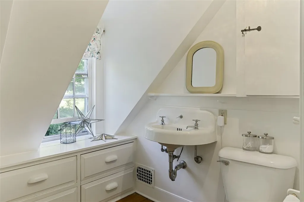 86 Temple Road Sharon NH 03458