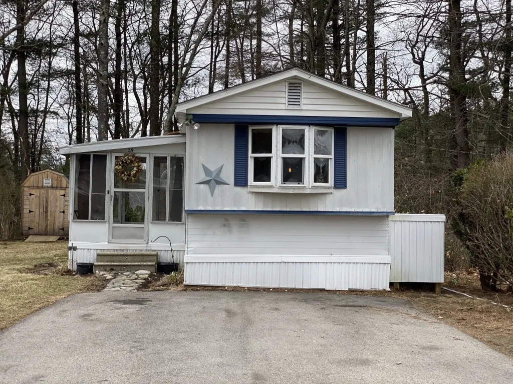 39 Ridgefield Drive Nashua NH 03062