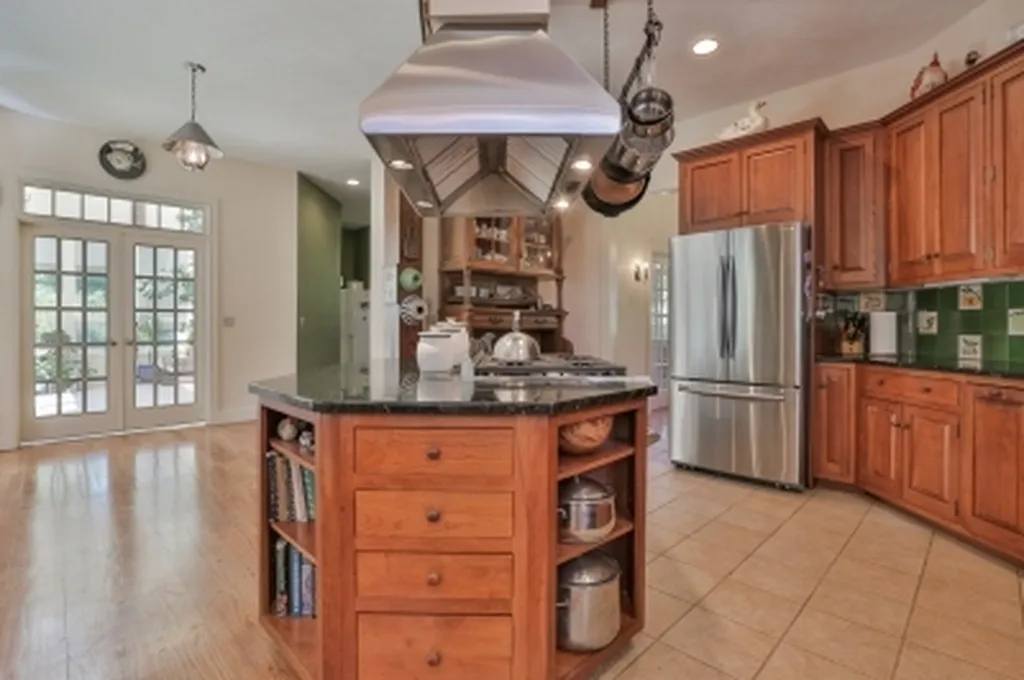 186 French Pond Road Henniker NH 03242